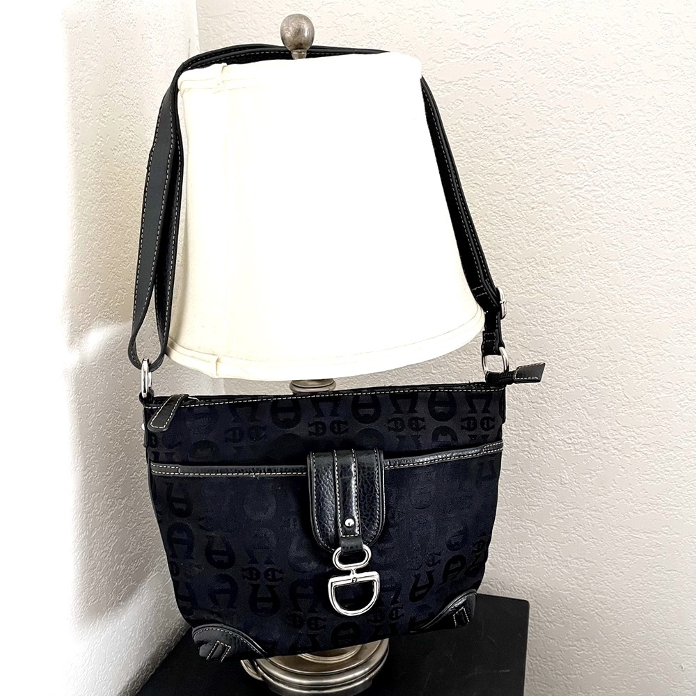 Black shoulder bag